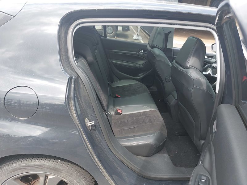 Peugeot 308 1.2 e-THP Feline 2015 – снимка 14