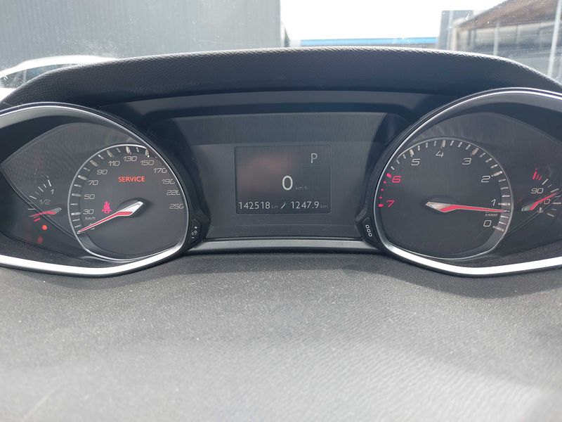 Peugeot 308 1.2 e-THP Feline 2015 – снимка 12