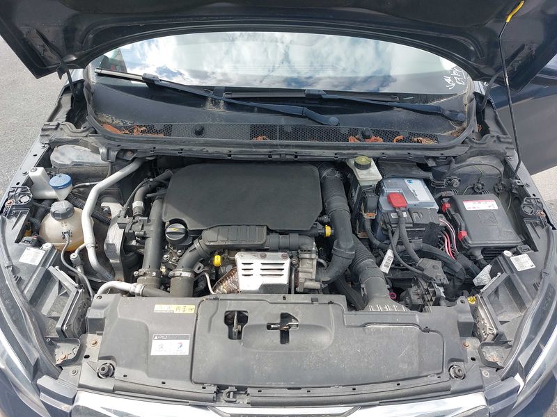 Peugeot 308 1.2 e-THP Feline 2015 – снимка 8