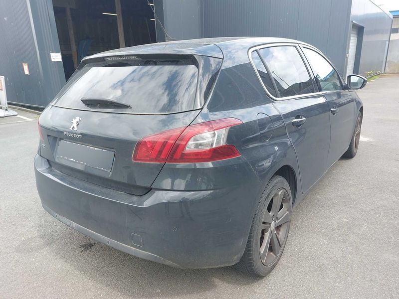 Peugeot 308 1.2 e-THP Feline 2015 – снимка 5