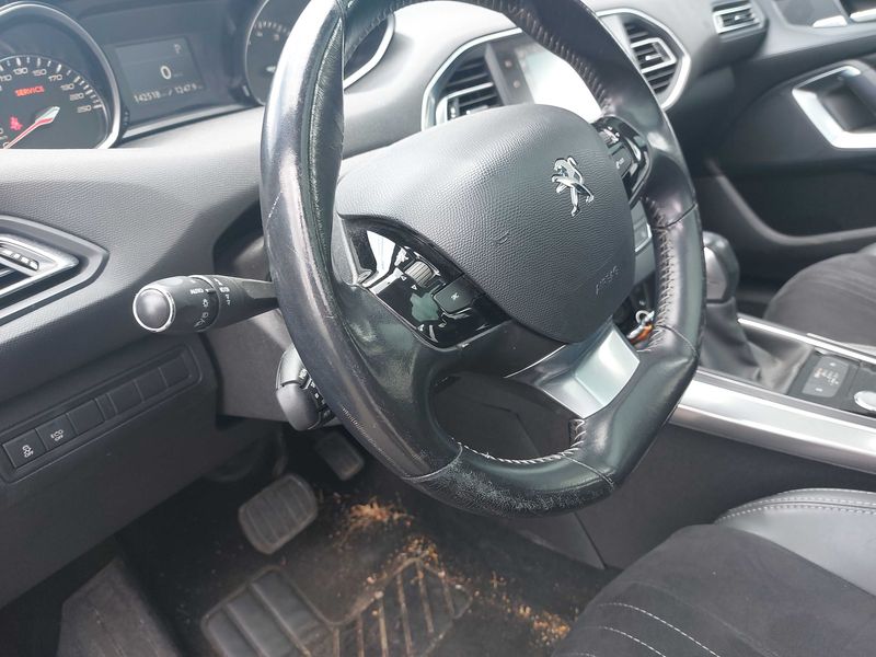 Peugeot 308 1.2 e-THP Feline 2015 – снимка 44