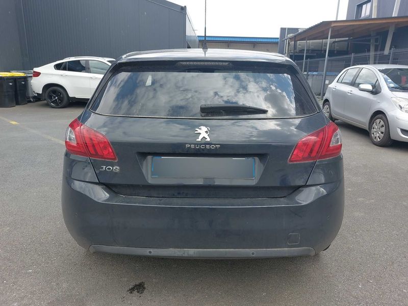 Peugeot 308 1.2 e-THP Feline 2015 – снимка 4
