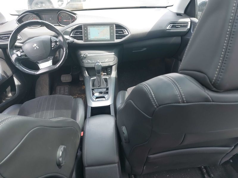 Peugeot 308 1.2 e-THP Feline 2015 – снимка 11