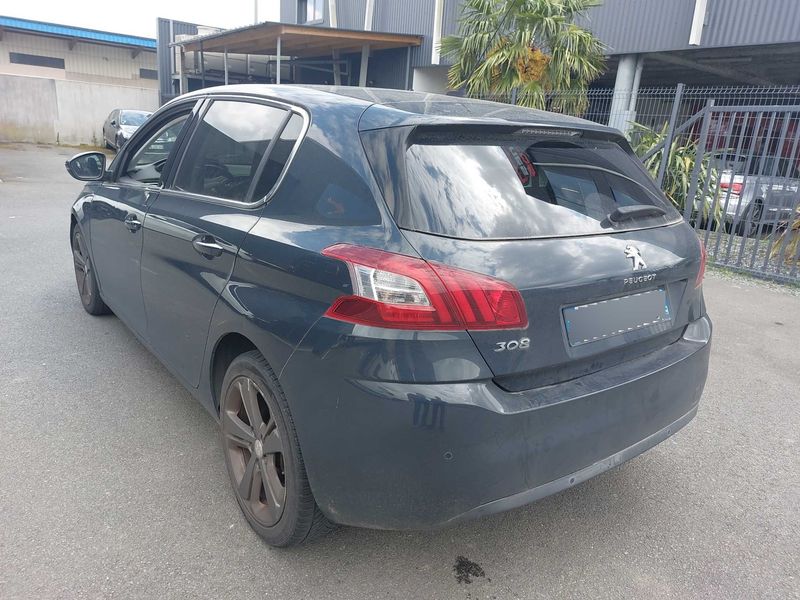 Peugeot 308 1.2 e-THP Feline 2015 – снимка 3