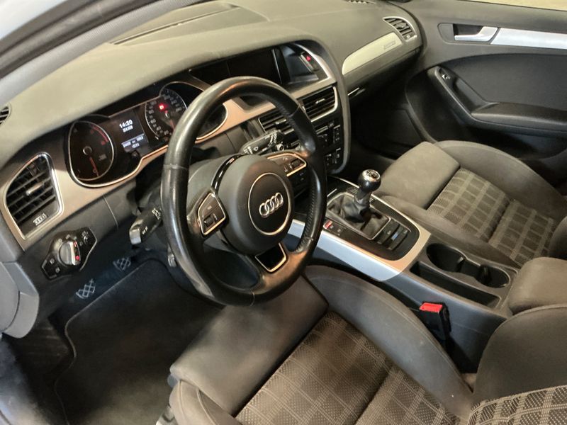 Audi A4 2.0 TDI quattro Attraction 2013 – снимка 24