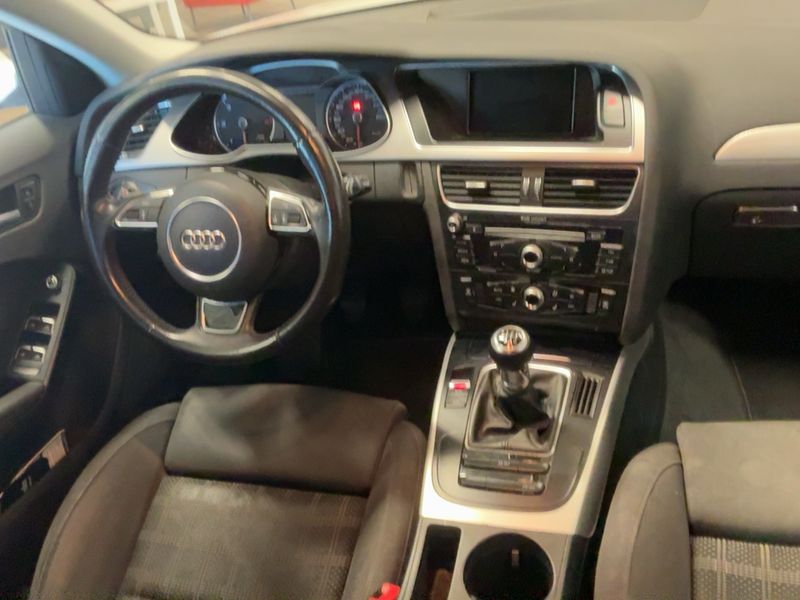 Audi A4 2.0 TDI quattro Attraction 2013 – снимка 18