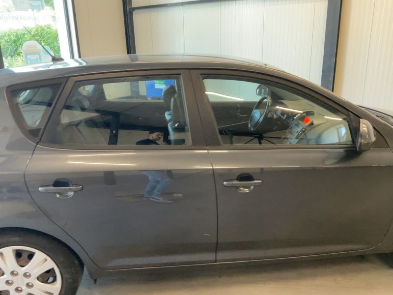 Kia cee'd 1.4 LX 2009 – снимка 10