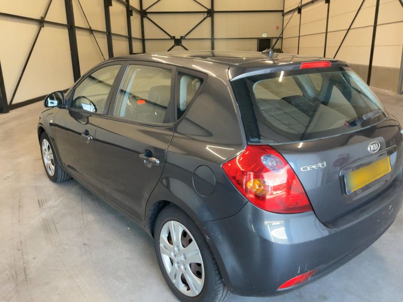 Kia cee'd 1.4 LX 2009 – снимка 6