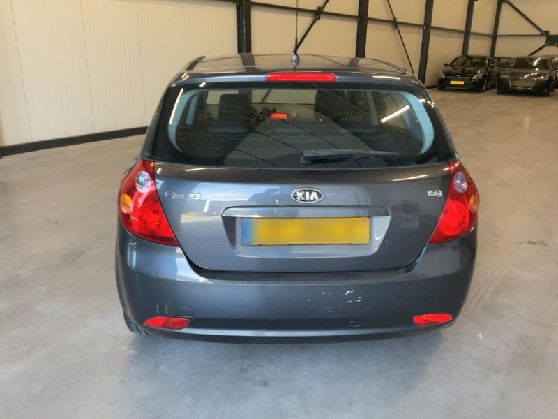 Kia cee'd 1.4 LX 2009 – снимка 7