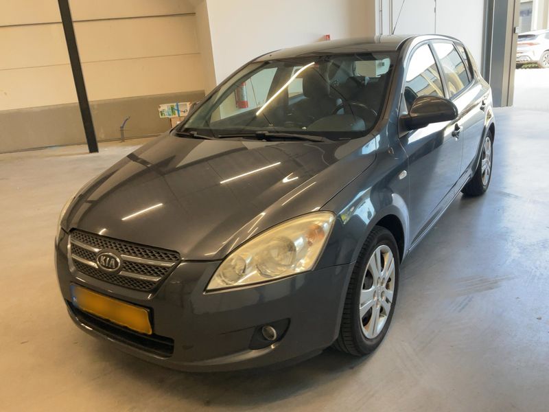 Kia cee'd 1.4 LX 2009 – снимка 1