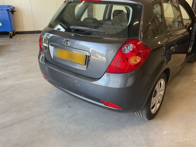 Kia cee'd 1.4 LX 2009 – снимка 24