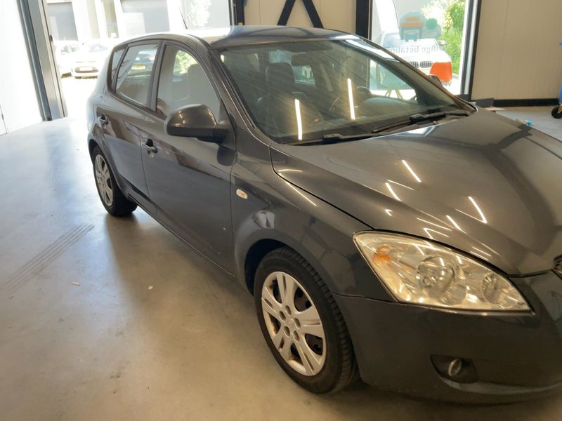 Kia cee'd 1.4 LX 2009 – снимка 12