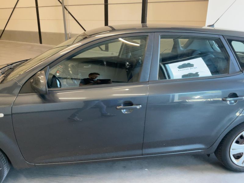 Kia cee'd 1.4 LX 2009 – снимка 4