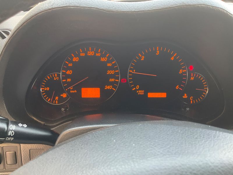 Toyota Avensis 2.2 D-4D Sol 2005 – снимка 4