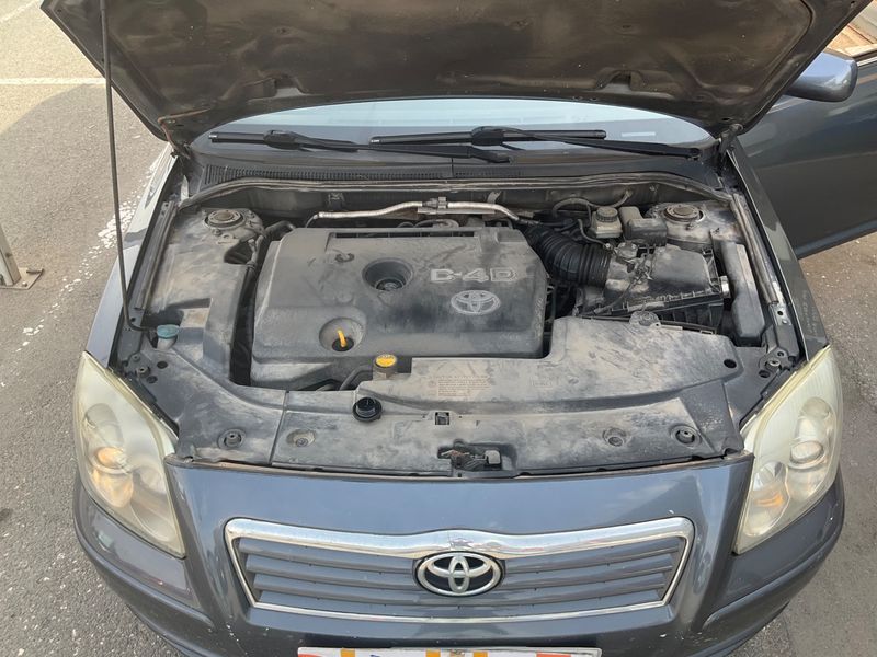 Toyota Avensis 2.2 D-4D Sol 2005 – снимка на щета