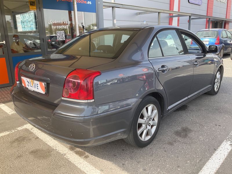 Toyota Avensis 2.2 D-4D Sol 2005 – снимка 2