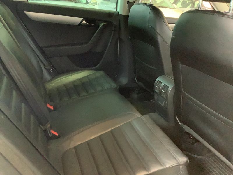 Volkswagen Passat 2.0 TDI 4Motion BlueMotion Tech 2013 – снимка 19