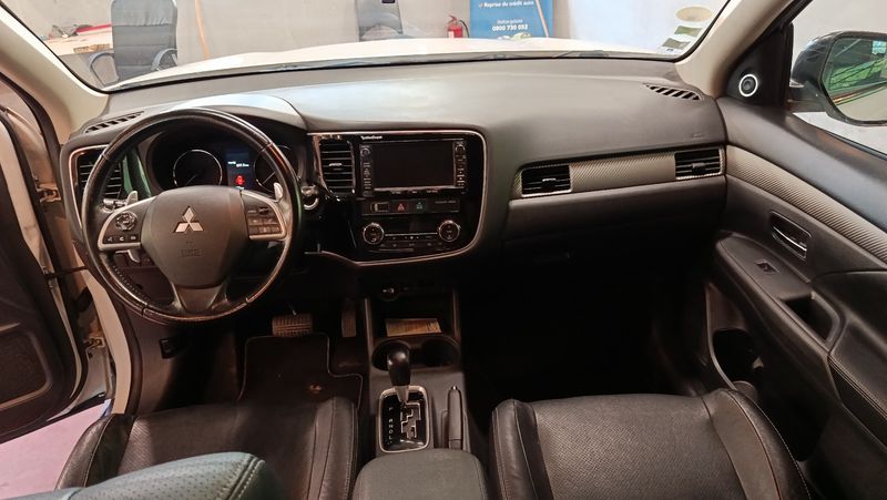 Mitsubishi Outlander 2.2 DI-D Instyle ClearTec 4WD 2015 – снимка 18