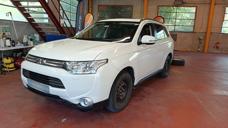 Mitsubishi Outlander 2.2 DI-D Instyle ClearTec 4WD 2015 – снимка 1