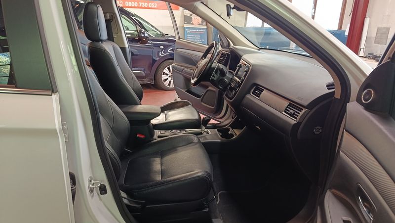 Mitsubishi Outlander 2.2 DI-D Instyle ClearTec 4WD 2015 – снимка 17