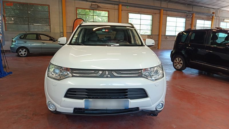 Mitsubishi Outlander 2.2 DI-D Instyle ClearTec 4WD 2015 – снимка 14