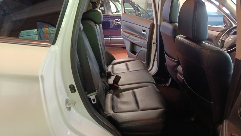 Mitsubishi Outlander 2.2 DI-D Instyle ClearTec 4WD 2015 – снимка 20