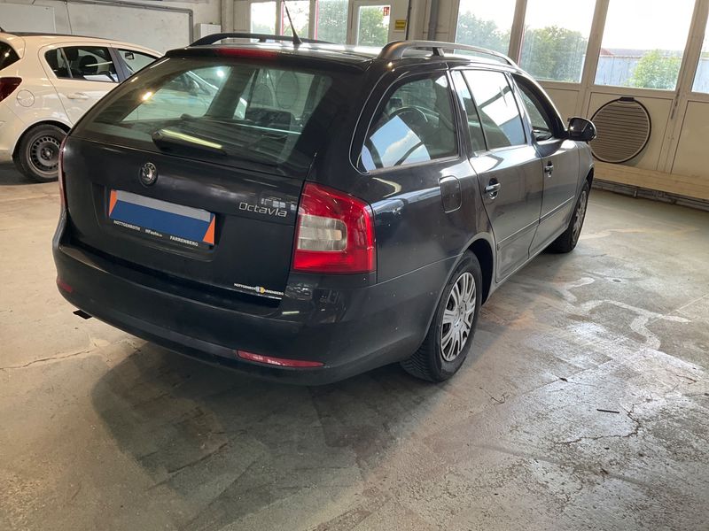 Skoda Octavia 1.2 TSI Ambiente 2010 – снимка 2