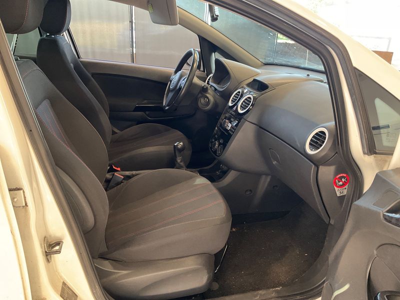 Opel Corsa 1.4 Color Edition 2010 – снимка 3