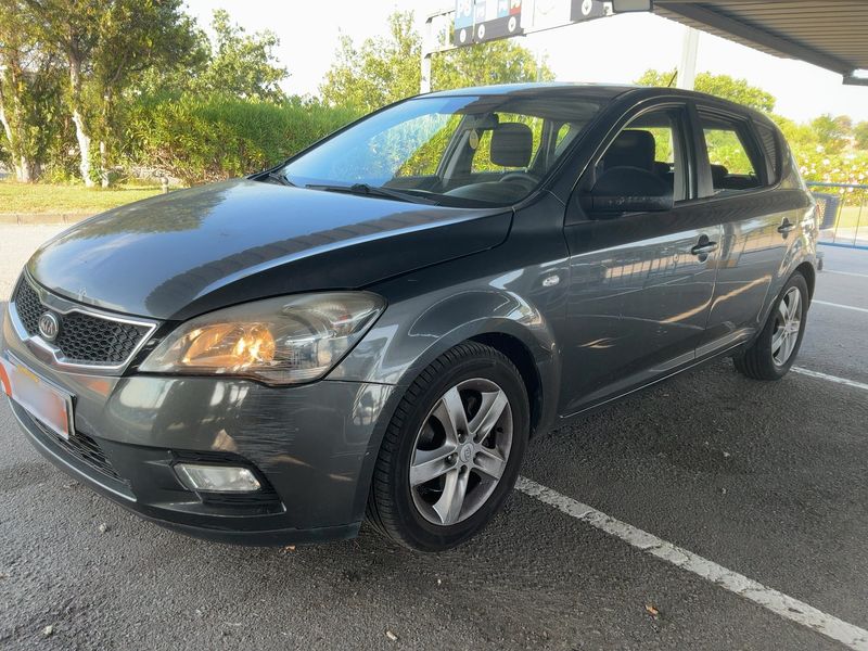 Kia cee'd 1.4 Motion 2011 – снимка 1