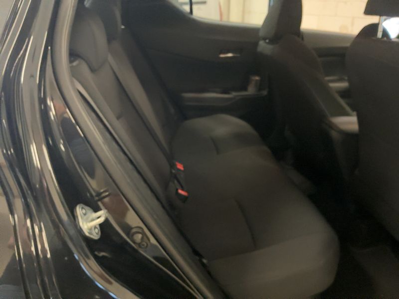 Toyota C-HR 1.8 Hybrid Active 2018 – снимка 19