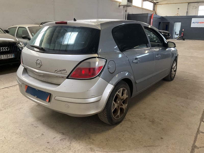 Opel Astra 1.7 CDTI Cosmo 2005 – снимка 2