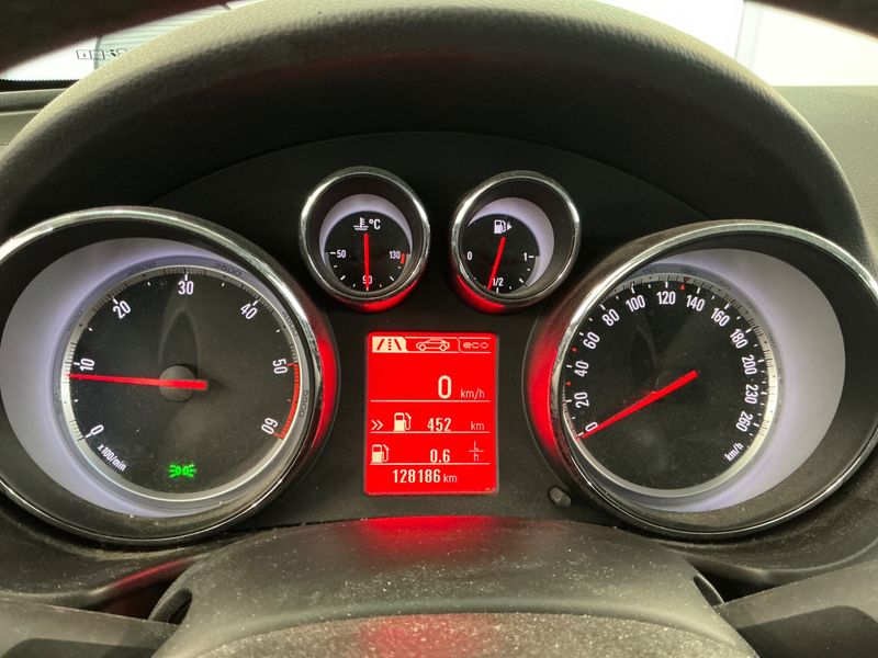 Opel Insignia Sports Tourer 2.0 CDTI Edition 2013 – снимка 4