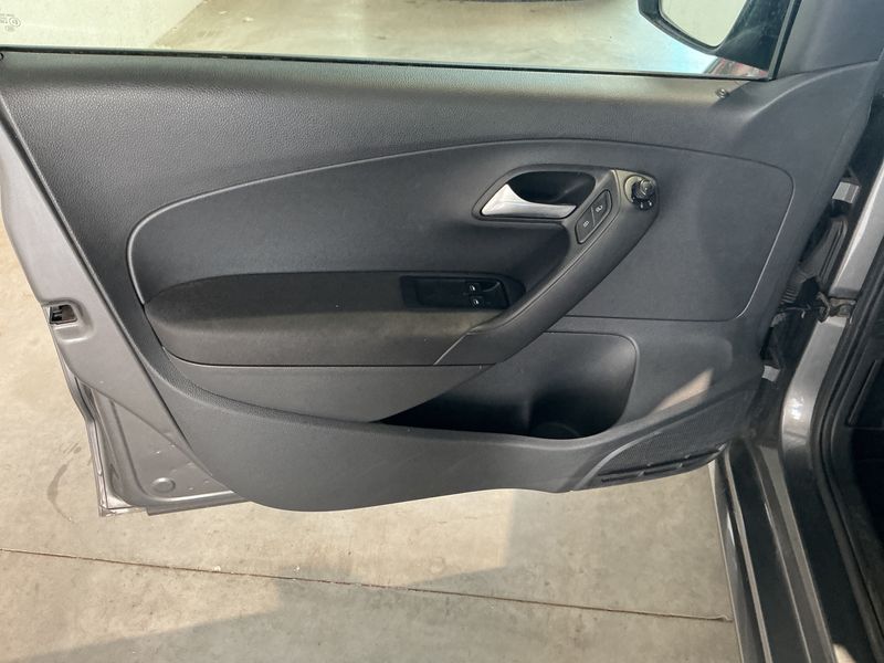 Volkswagen Polo 1.4 TDI Trendline BlueMotion Tech 2016 – снимка 28