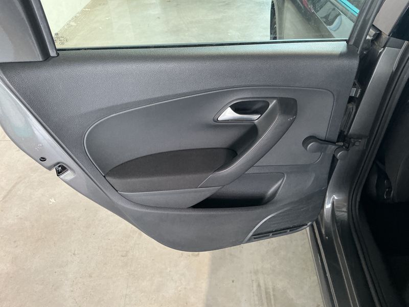 Volkswagen Polo 1.4 TDI Trendline BlueMotion Tech 2016 – снимка 26