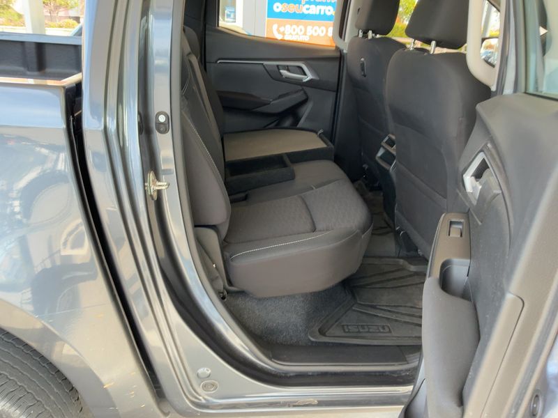 Isuzu D-MAX 1.9 Turbodiesel Double Cab 4WD L 2024 – снимка 19
