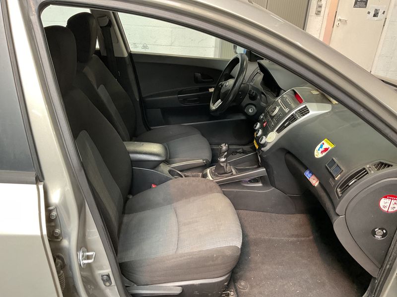 Kia cee'd 1.6 CRDi Spirit 2010 – снимка 3