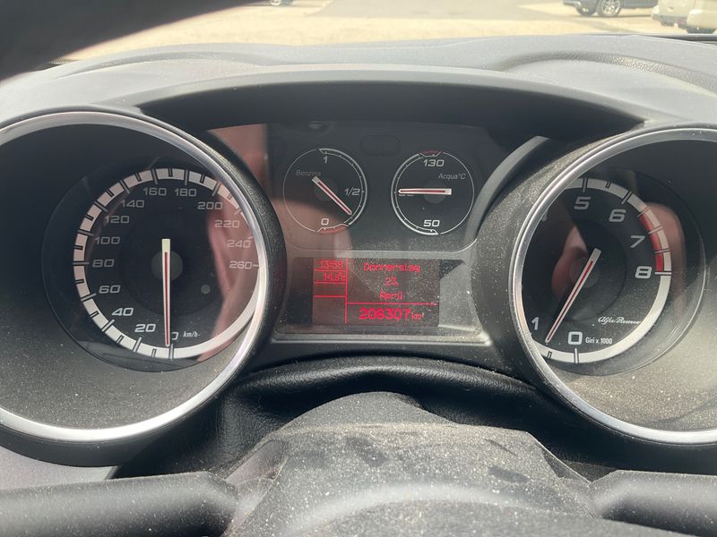 Alfa Romeo Giulietta 1.4 Turbo Distinctive 2010 – снимка 4