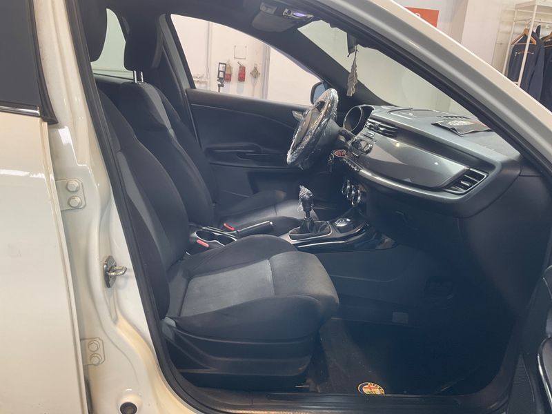 Alfa Romeo Giulietta 1.4 Turbo Distinctive 2010 – снимка 3