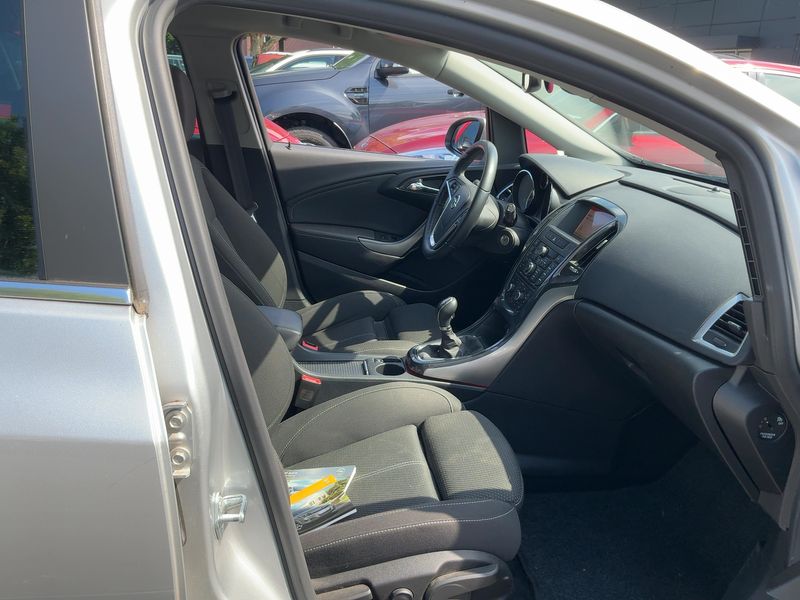 Opel Astra 1.4 Turbo Exklusiv 2014 – снимка 16