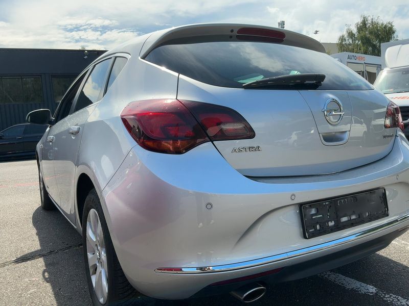 Opel Astra 1.4 Turbo Exklusiv 2014 – снимка 6