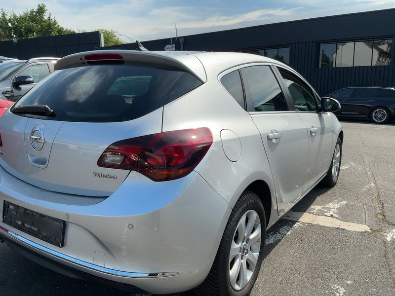 Opel Astra 1.4 Turbo Exklusiv 2014 – снимка 8