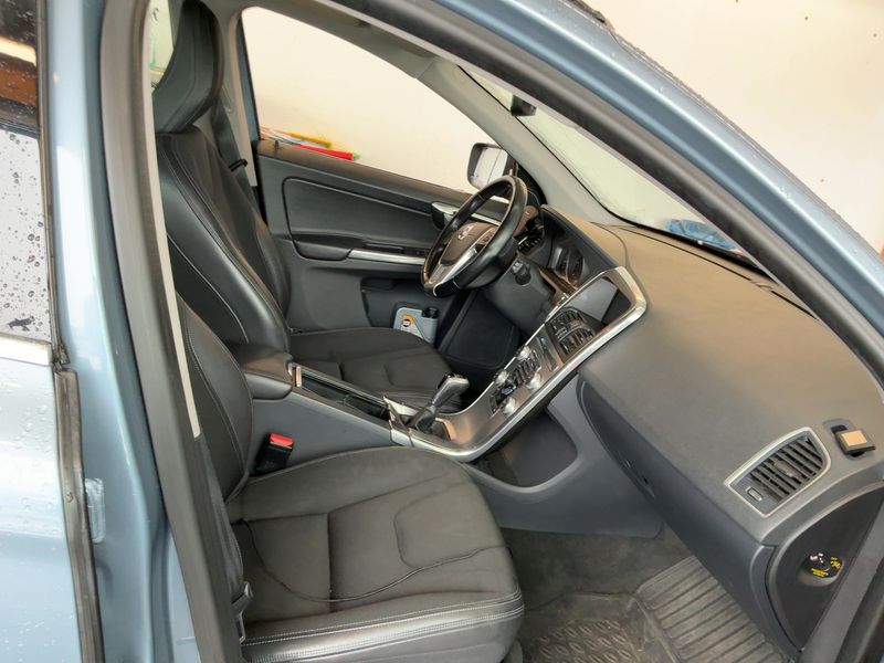 Volvo XC60 2.0 D4 Momentum 2WD 2016 – снимка 17