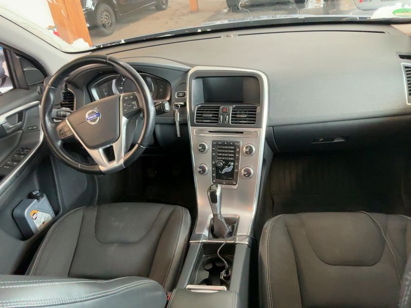 Volvo XC60 2.0 D4 Momentum 2WD 2016 – снимка 18