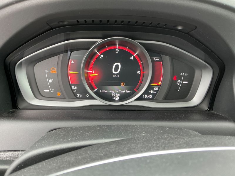 Volvo XC60 2.0 D4 Momentum 2WD 2016 – снимка 28