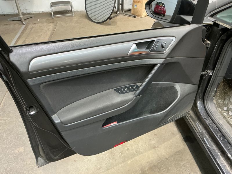 Volkswagen Golf VII 1.6 TDI Trendline 4Motion BlueMotion Tech 2013 – снимка 25