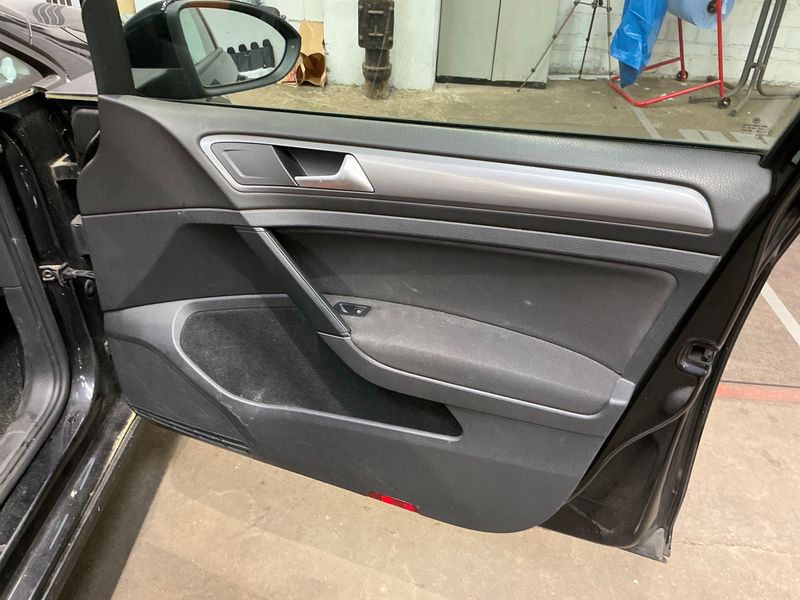Volkswagen Golf VII 1.6 TDI Trendline 4Motion BlueMotion Tech 2013 – снимка 29