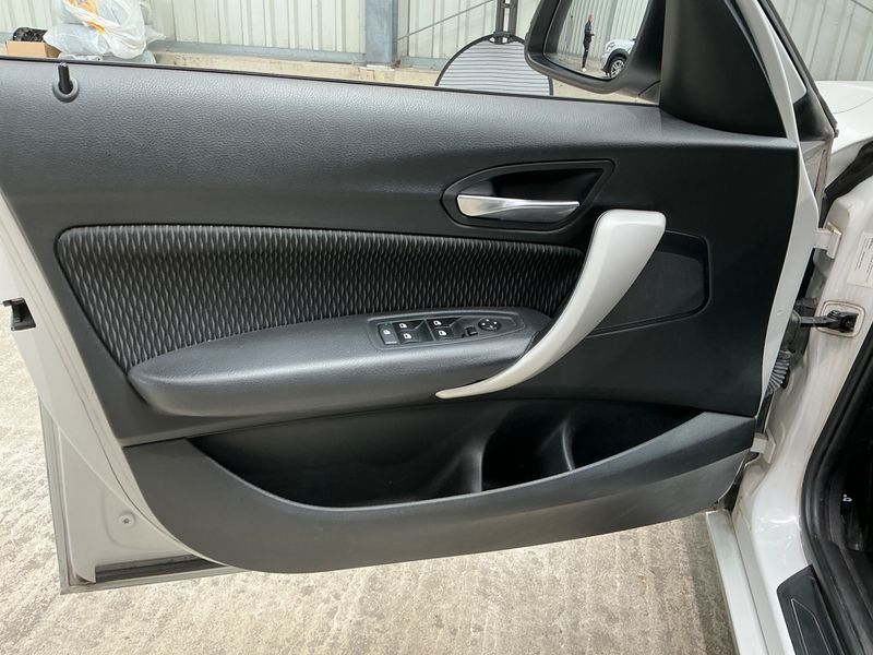 BMW 1er 116d EfficientDynamics Edition 2013 – снимка на щета 36