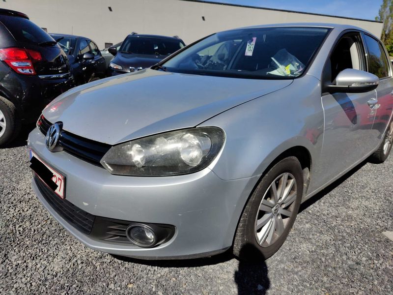 Volkswagen Golf VI 1.6 TDI 2012 – снимка 2
