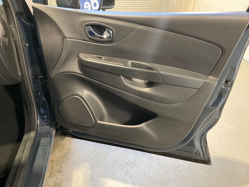 Renault Captur 0.9 Energy Expression 2013 – снимка 22