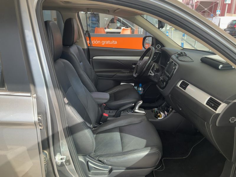 Mitsubishi Outlander 2.0 PHEV PHEV Kaiteki 4WD 2014 – снимка 16